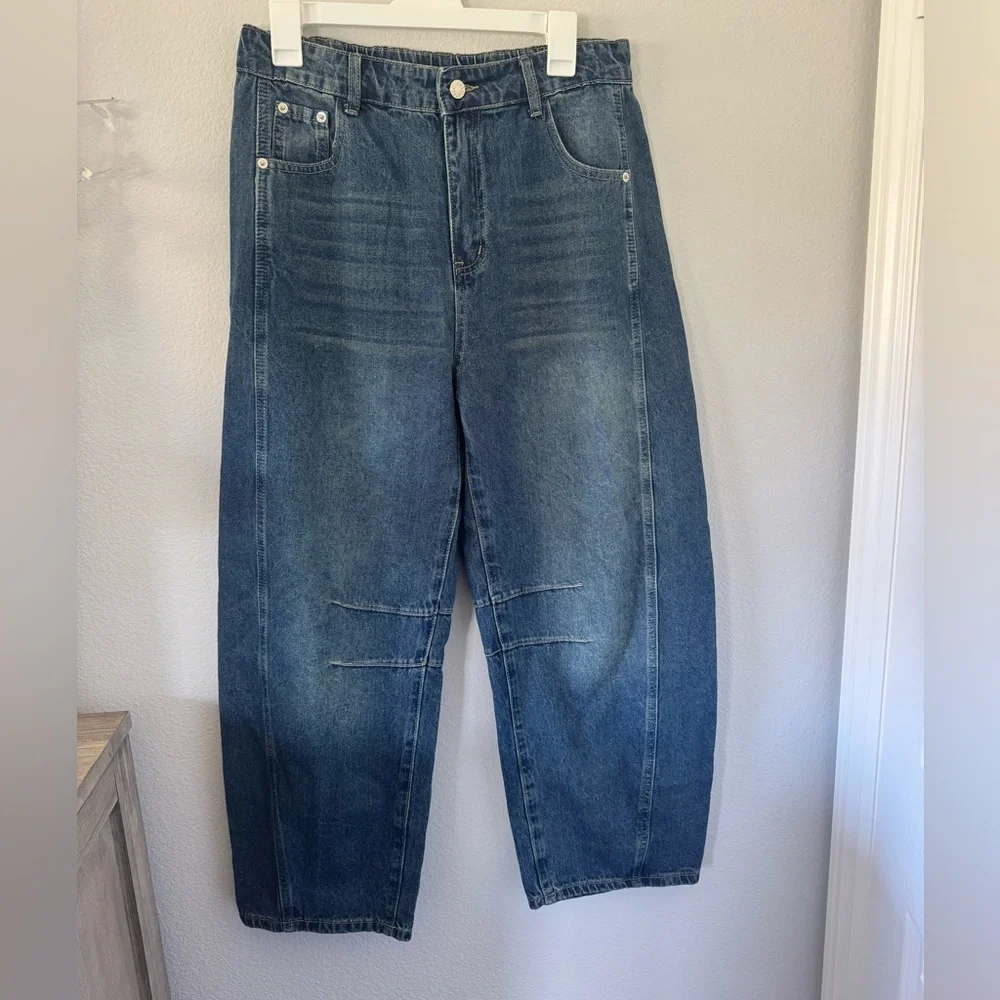 Women's Blue Relaxed Barrel leg jeans. NWT. - Picture 2 of 3